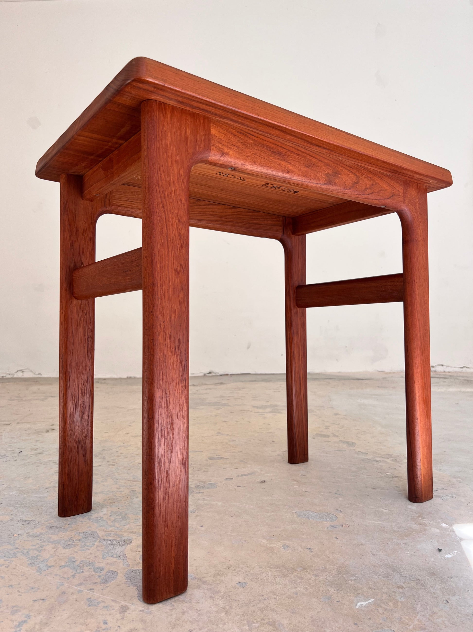 Vintage Beistelltisch Teak von Niels Bach