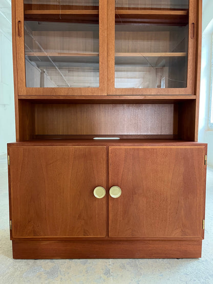 Vintage Vitrine Teak mit Schiebetüren von Hundevad