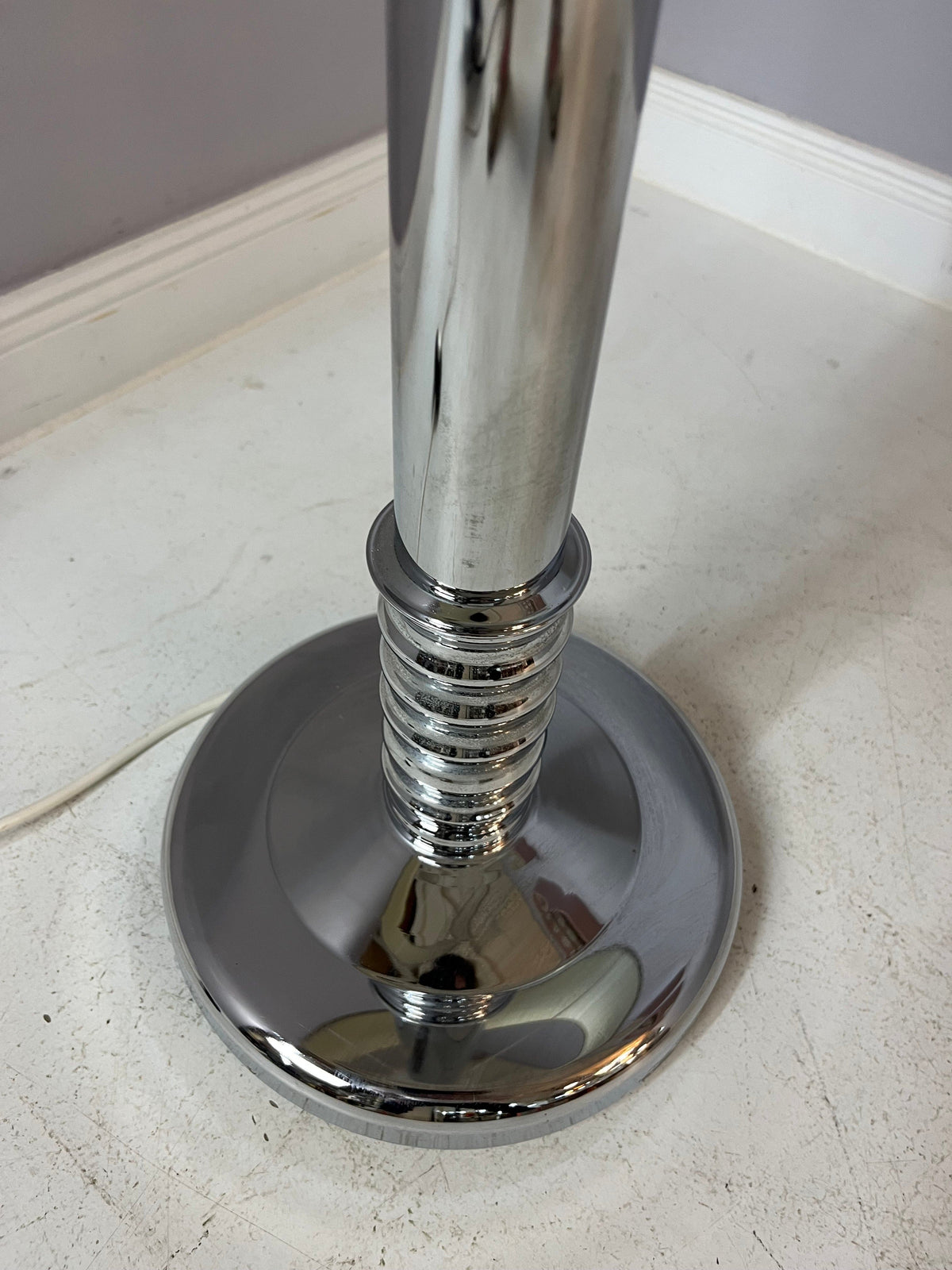 Stehlampe Chrom mit grauem Schirm