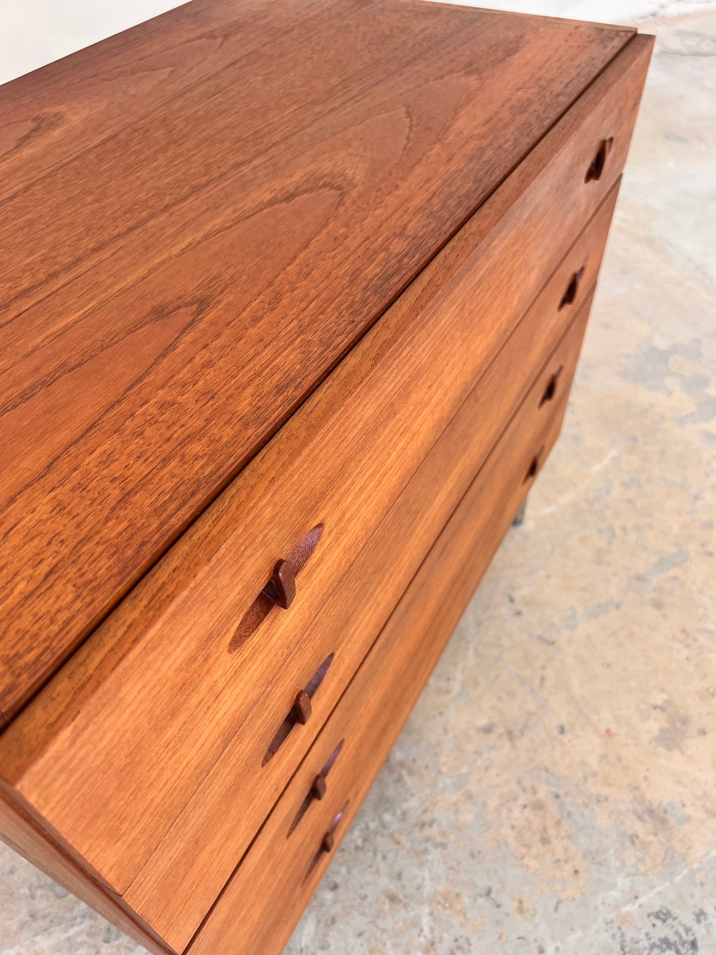 Vintage Kommode aus Teak mit neuen Chromfüßen von H. W. Klein für Bramin