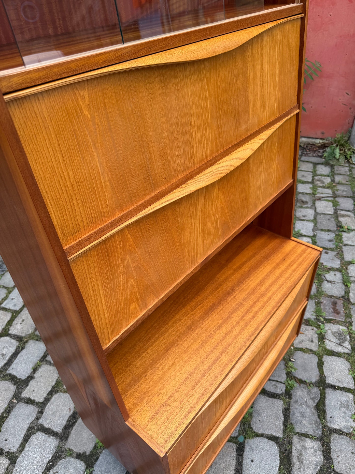 Vintage Vitrinenschrank mit Klappfächern von VEB Möbelindustrie Halle