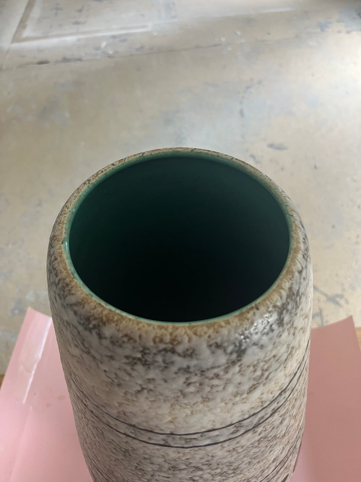Vase de sol vintage 613-60 blanc-gris de Bay Keramik Allemagne de l'Ouest
