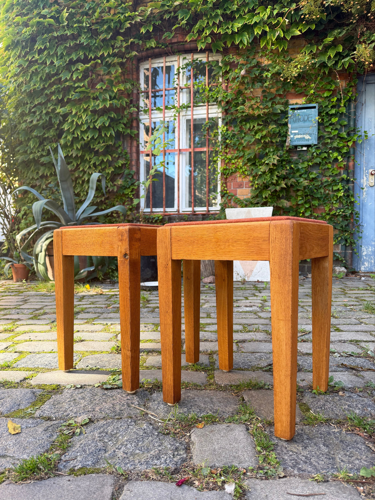 Hocker Eiche mit roter Sitzfläche, Dänemark