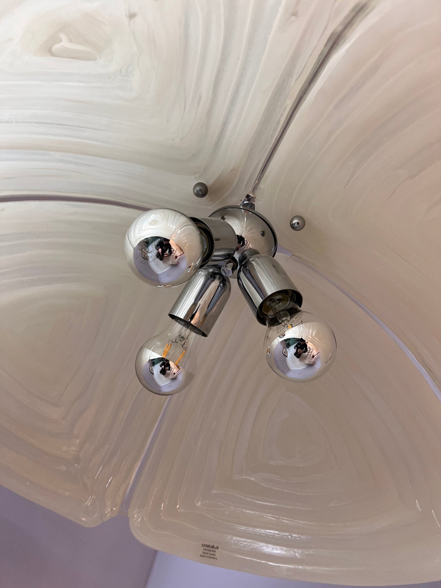 Vintage Hängelampe weiß Glas von Cristallux handgearbeitet