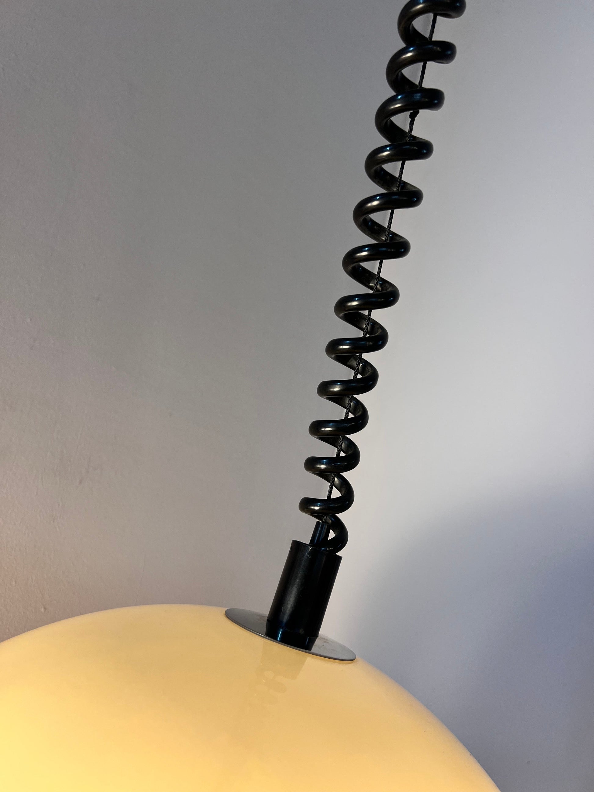 Vintage Hängelampe Modell 5593 für Staff Amber Beige Schwarz Kunststoff