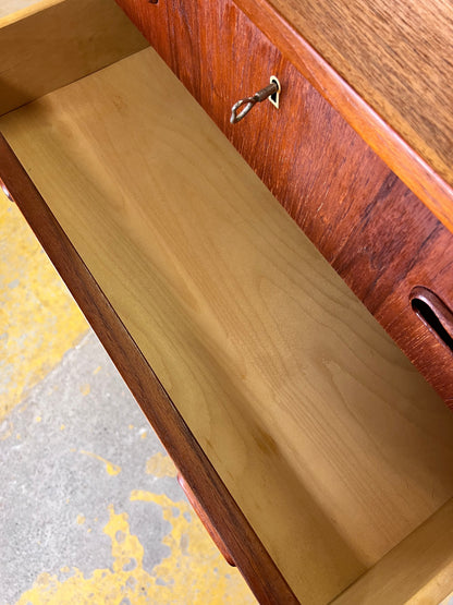 Vintage Kommode Teak mit Schloss aus Dänemark, sechs Schubladen, originale Schlüssel, skandinavisch