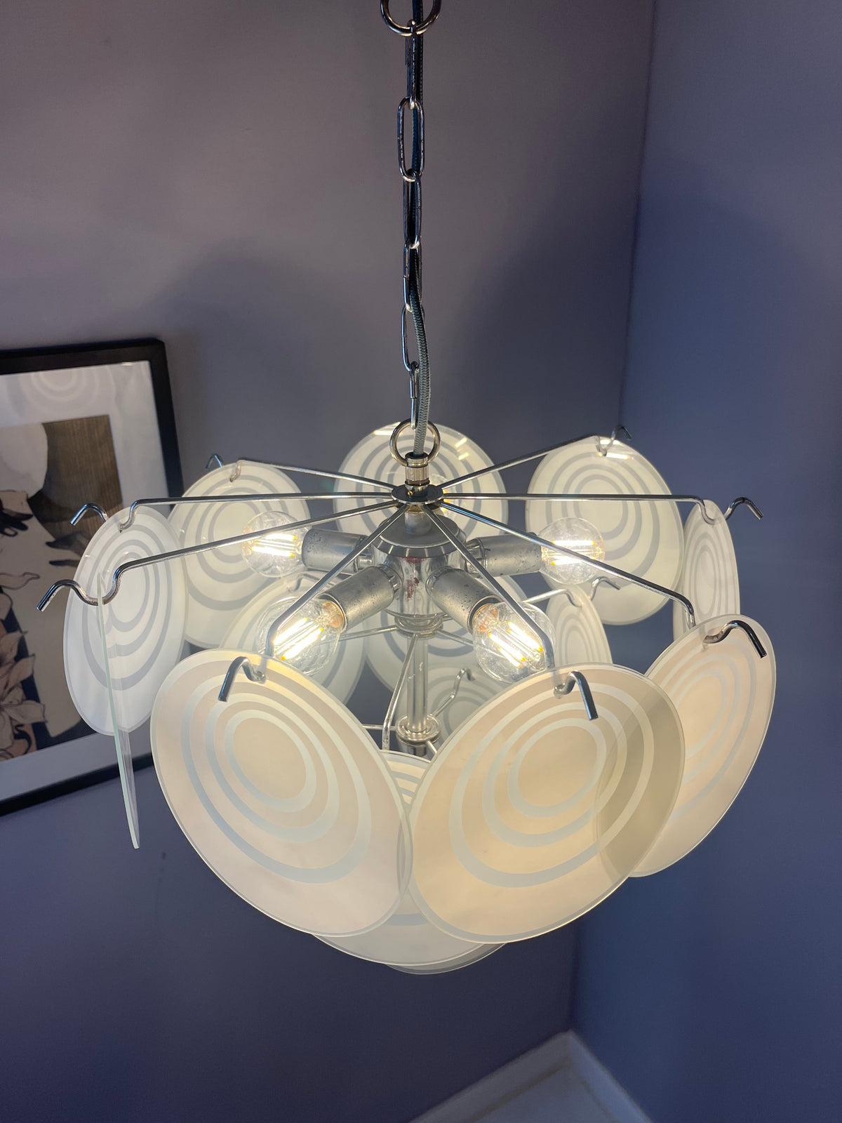Vintage Kronleuchter weiß silber mit Glasscheiben von Vistosi inspiriert