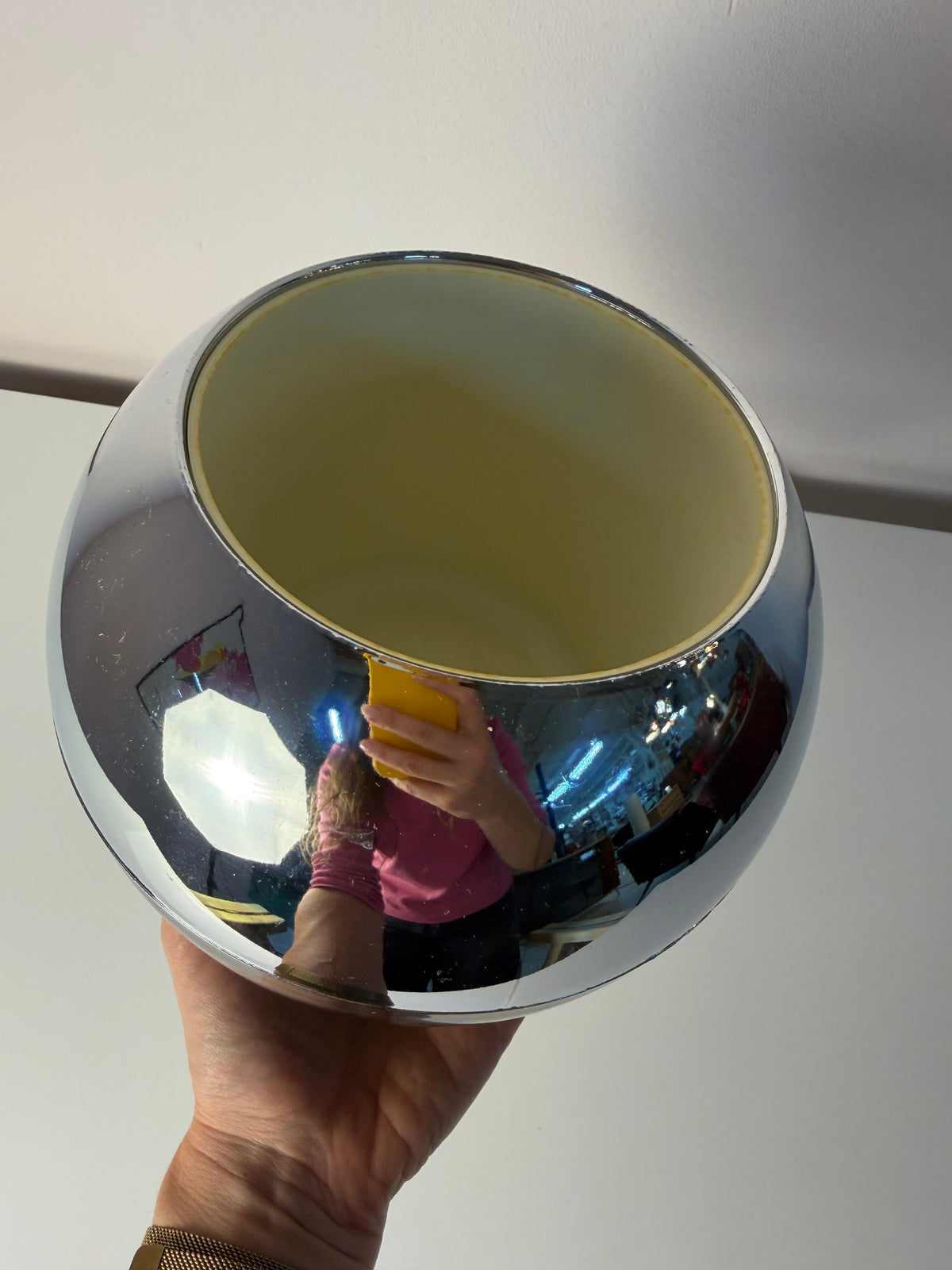 Eiskübel Kugelform Chrom und Schwarz von Quist