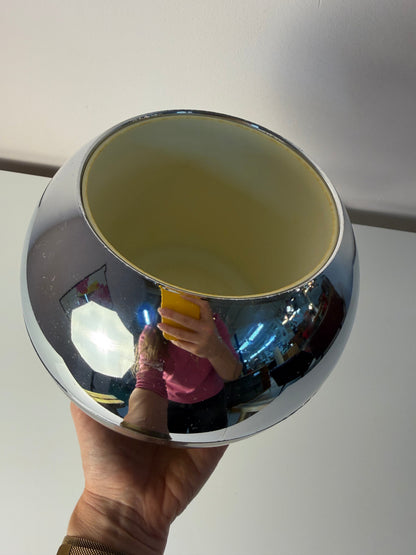 Eiskübel Kugelform Chrom und Schwarz von Quist