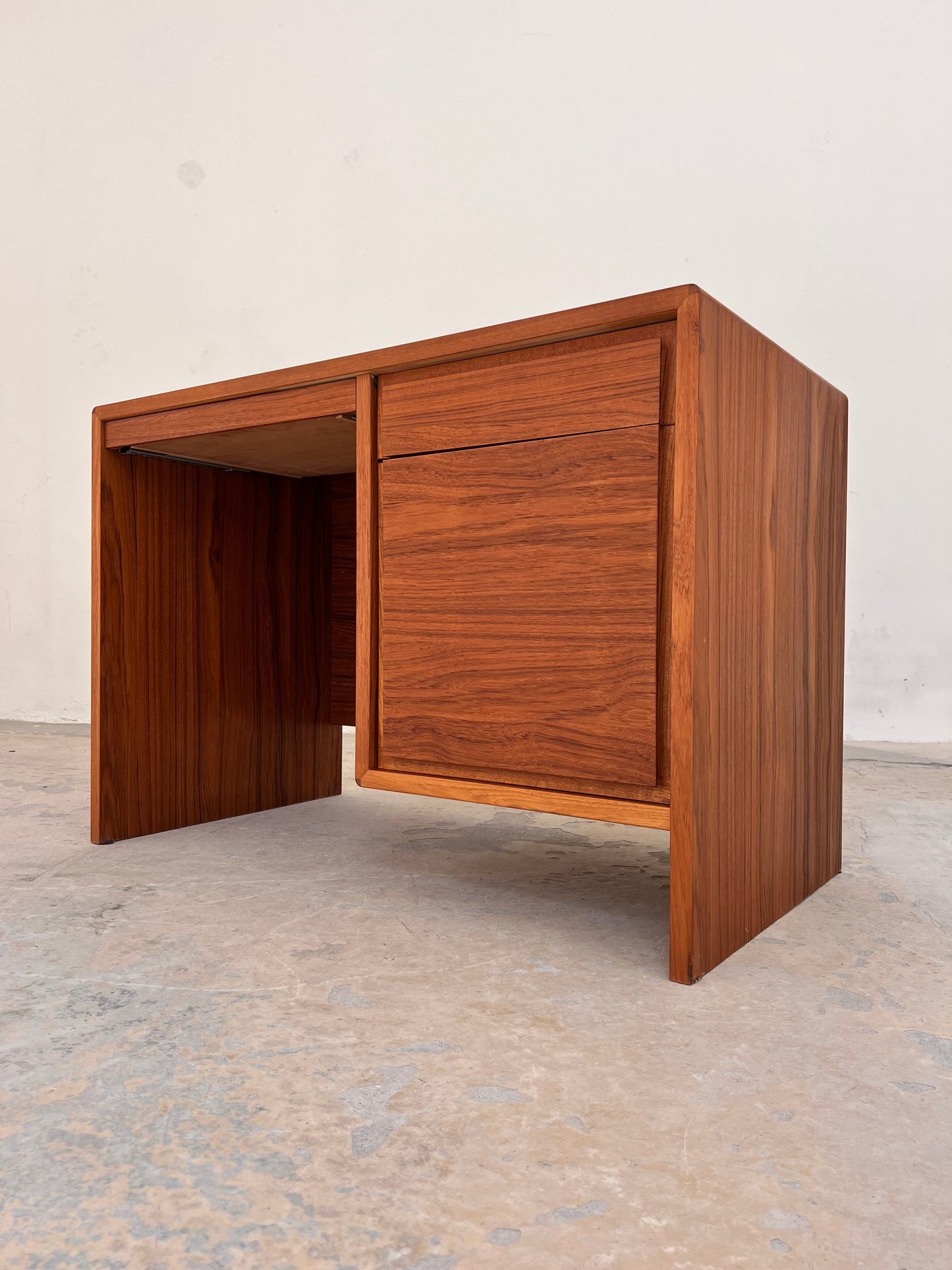 Vintage Schreibtisch Teak mit Laptop-Fach aus Dänemark