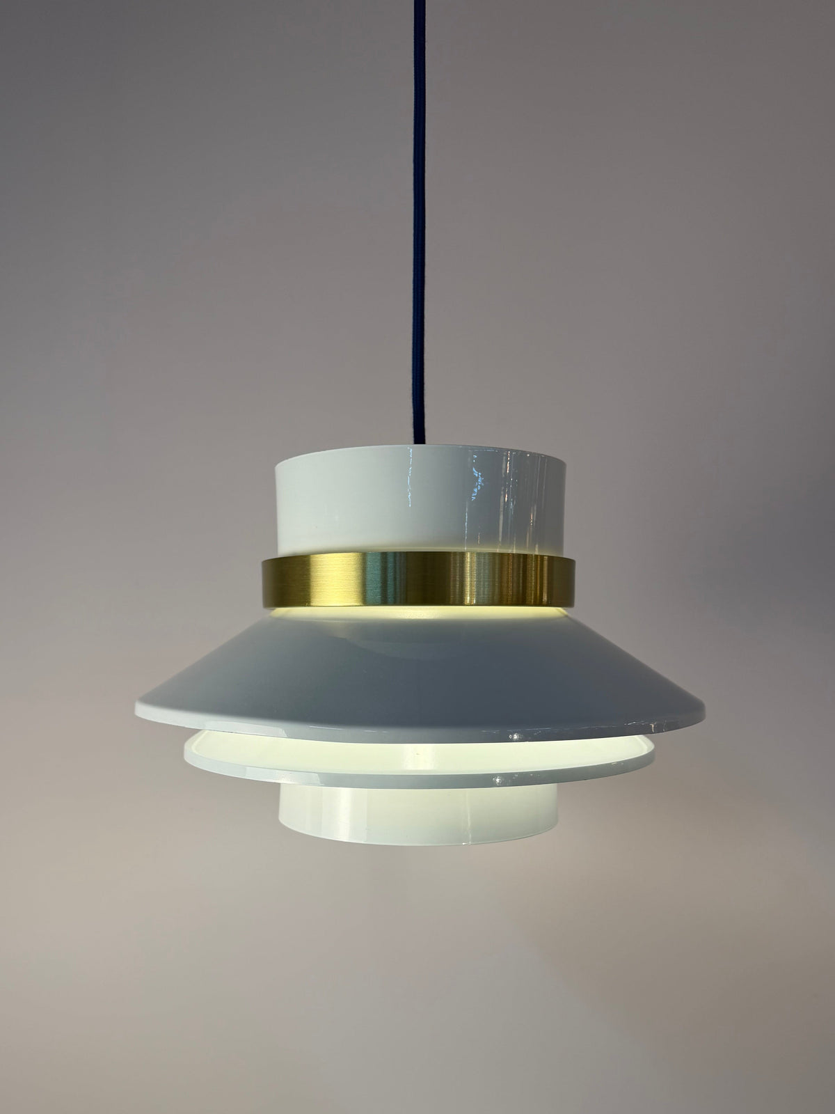 Vintage Lamellenlampe Hochglanz Weiß und Messing, Dänemark