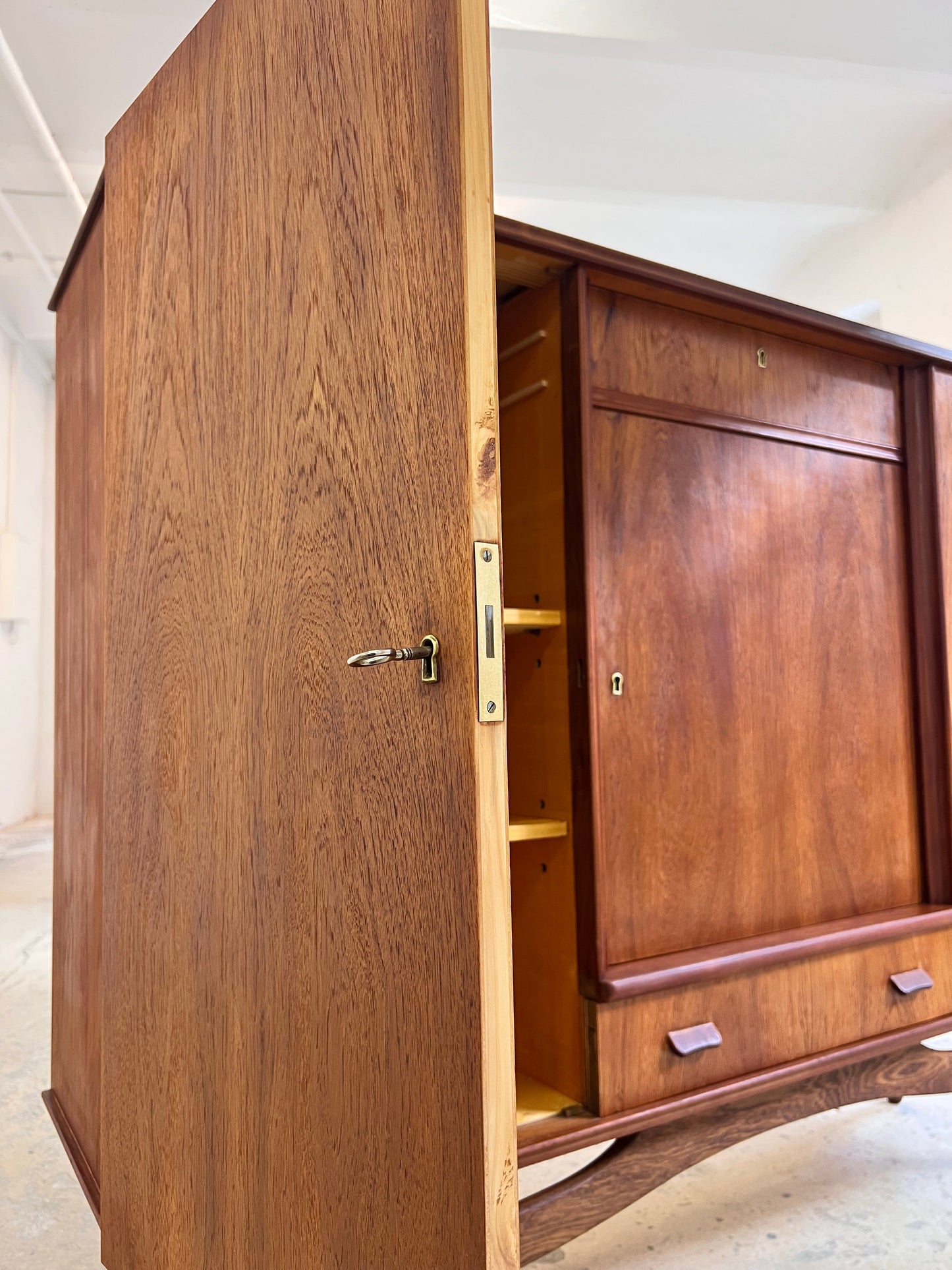 Vintage Kommode aus Teak aus Dänemark refurbished braun rotstichig Teakholz Metall