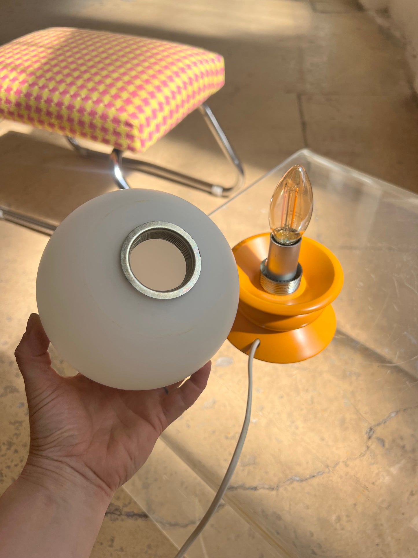 Vintage Tischlampe gelb Opalglas von Temde