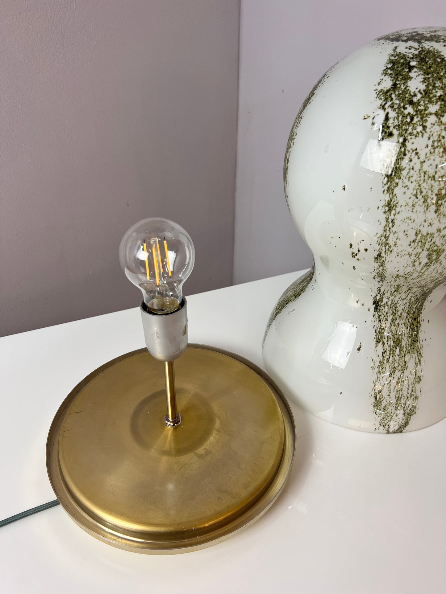 Vintage Tischlampe grün-weiß Glas von Doria