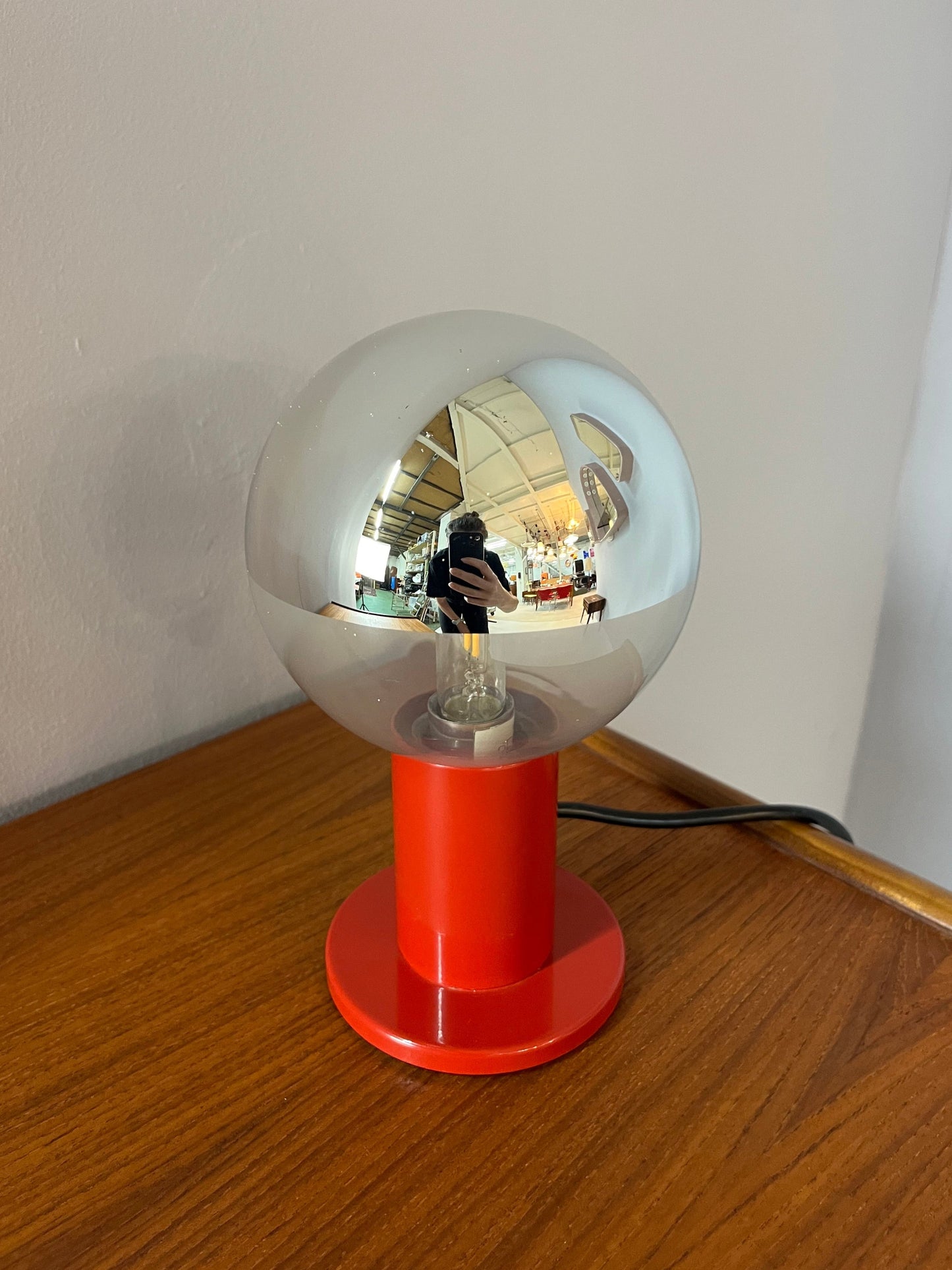 Lampe de table Big Globe rouge par Motoko Ishii pour STAFF
