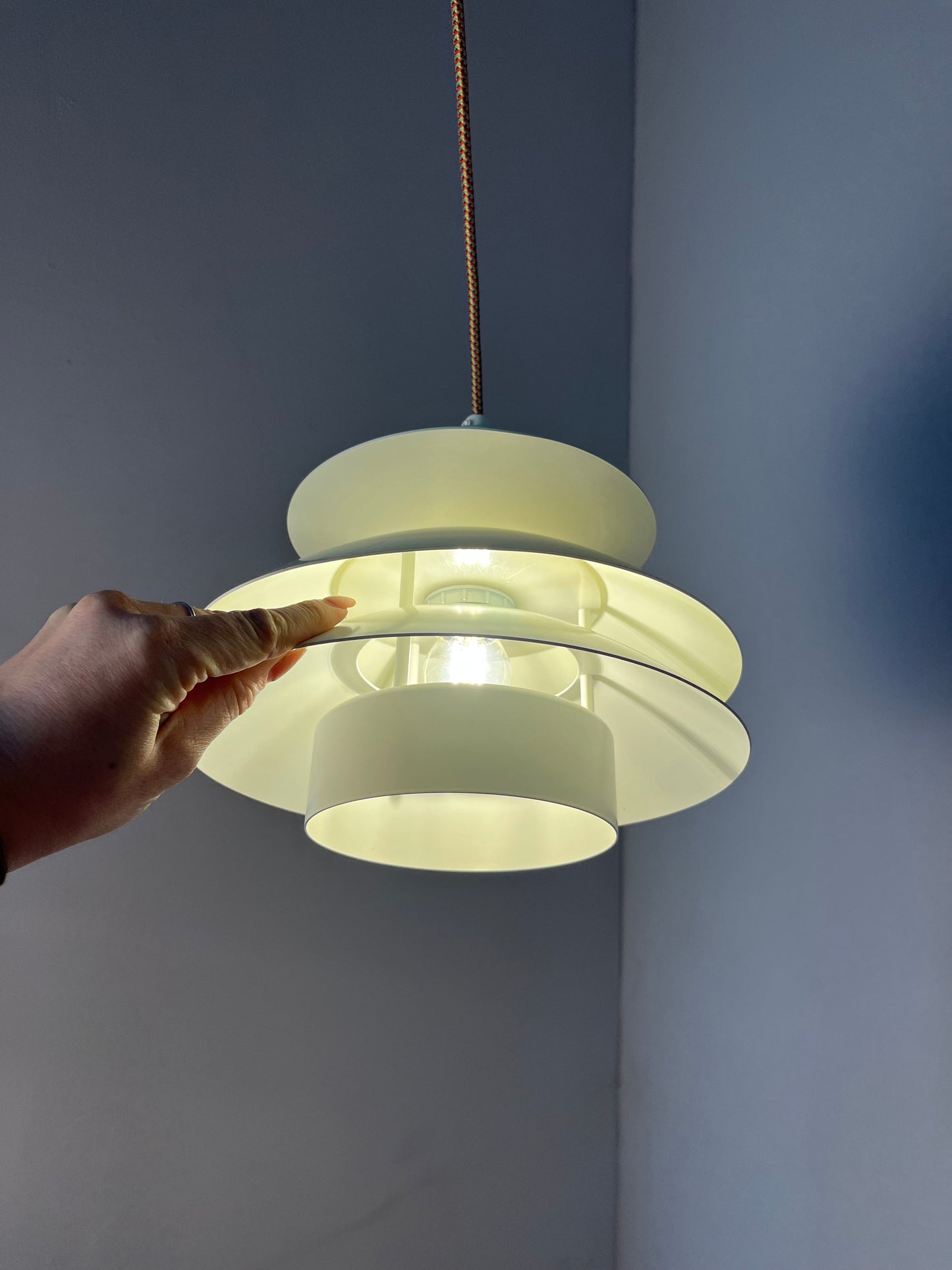 Vintage Lamellenlampe Modell 744 Weiß für Top Lamper E14