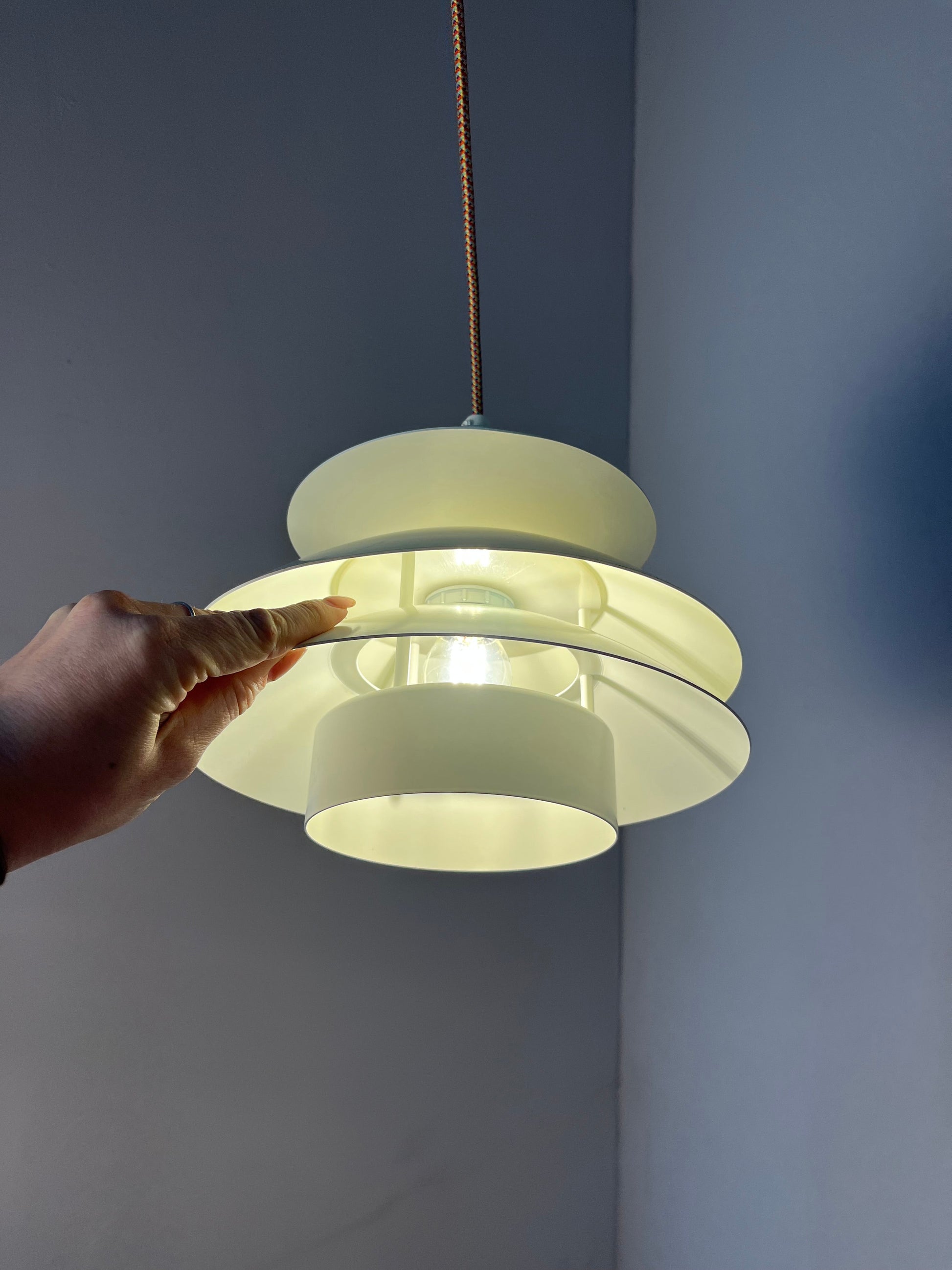 Vintage Lamellenlampe Modell 744 Weiß für Top Lamper E14