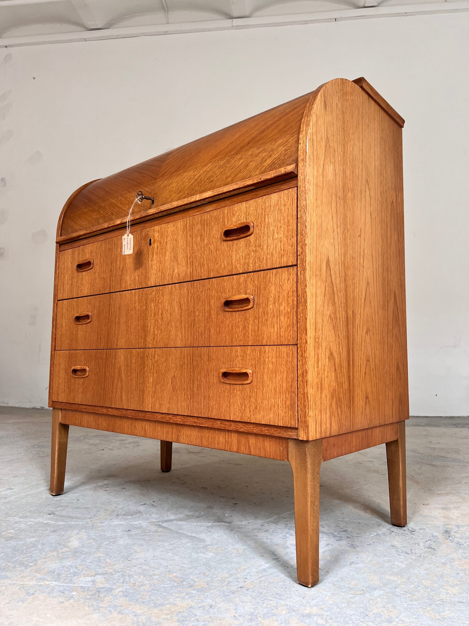 Vintage Sekretär Teak halbrund mit Schloss aus Dänemark
