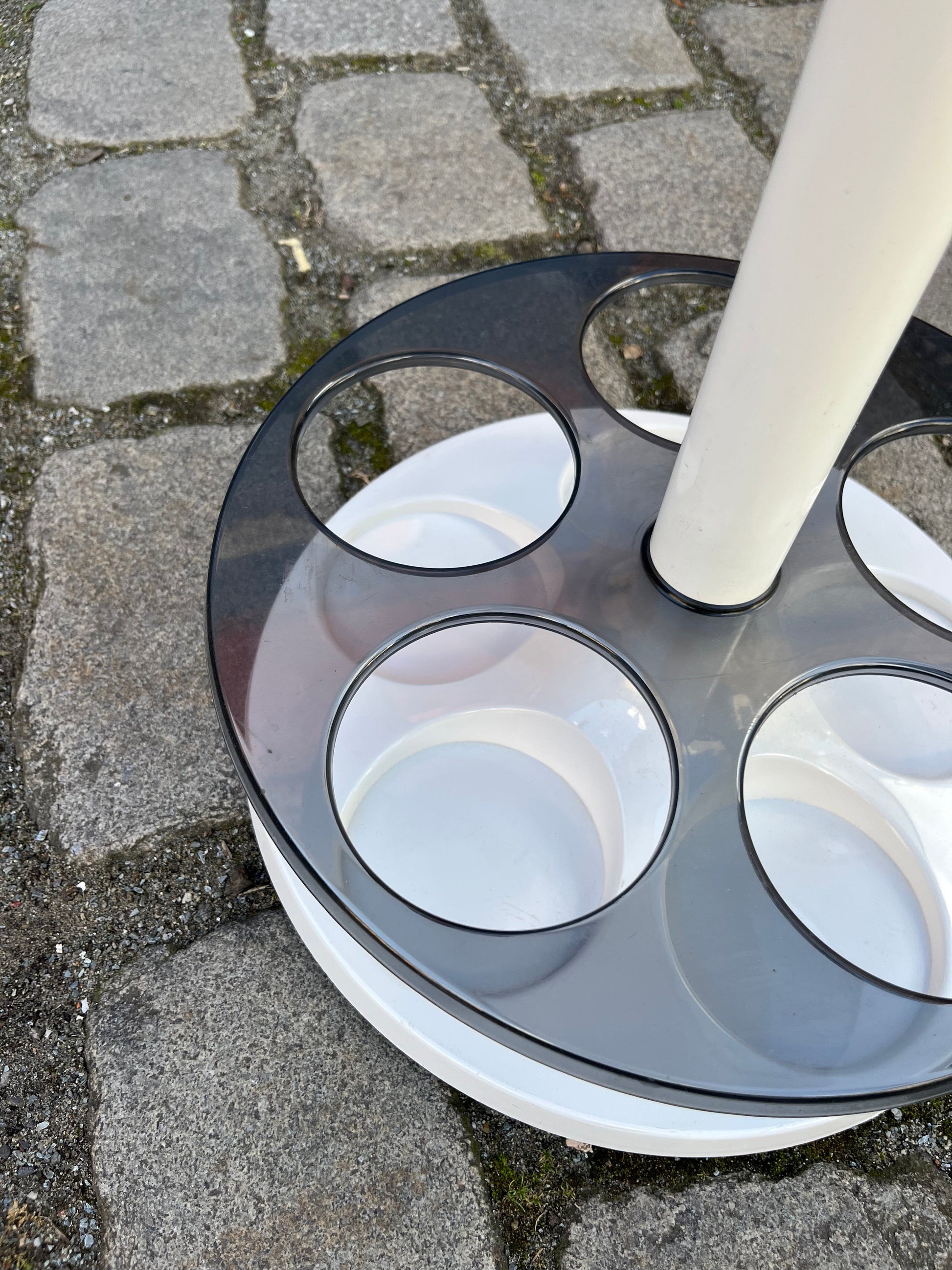 Flaschenhalter Beistelltisch weiß von Flair Holland