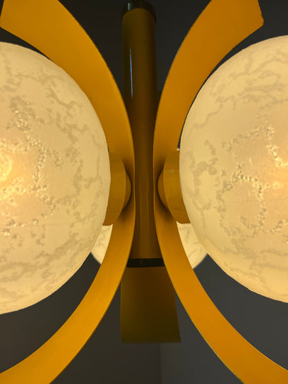 Vintage Hängelampe gelb weiß von Richard Essig für Pre-Loved ocker