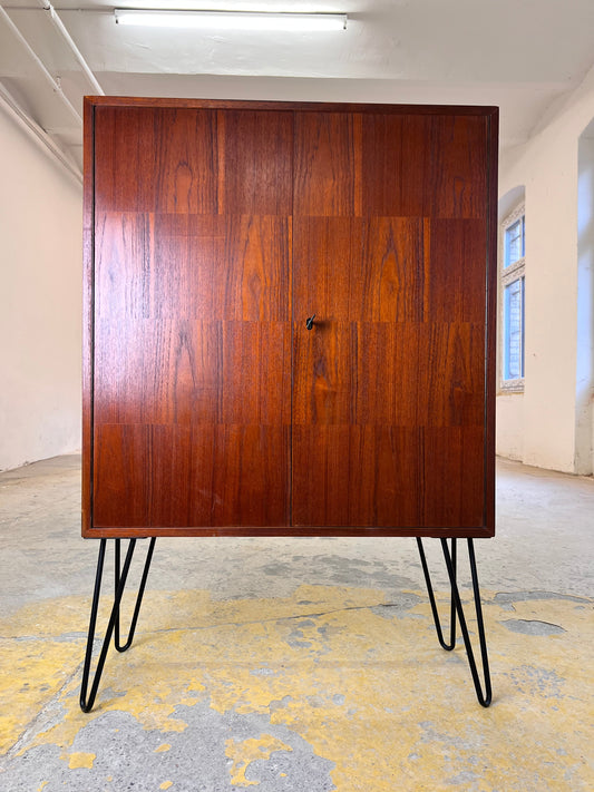 Vintage Regal Teak mit Schloss und Türen aus Dänemark