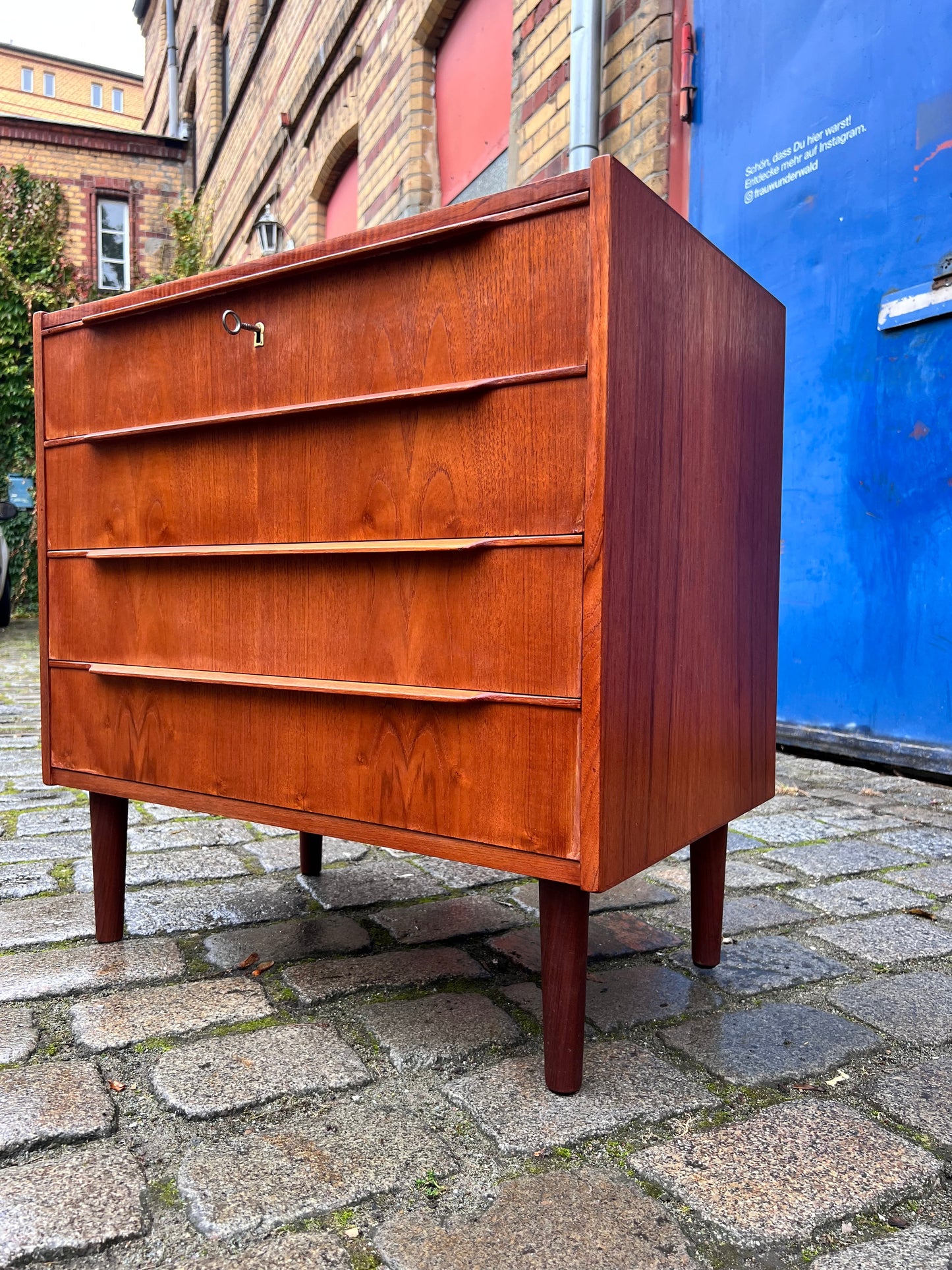 Vintage Kommode Teak mit Schloss aus Dänemark