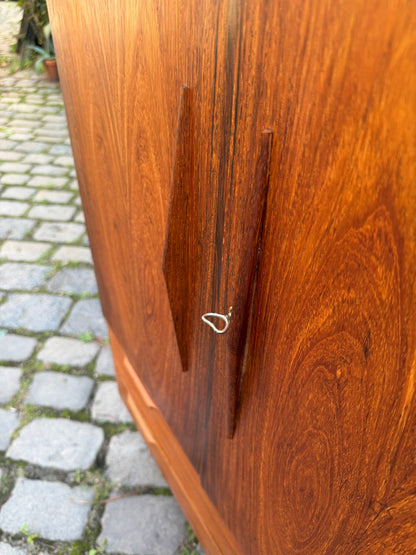 Vintage Anrichte mit Flügeltüren und Schloss aus Dänemark