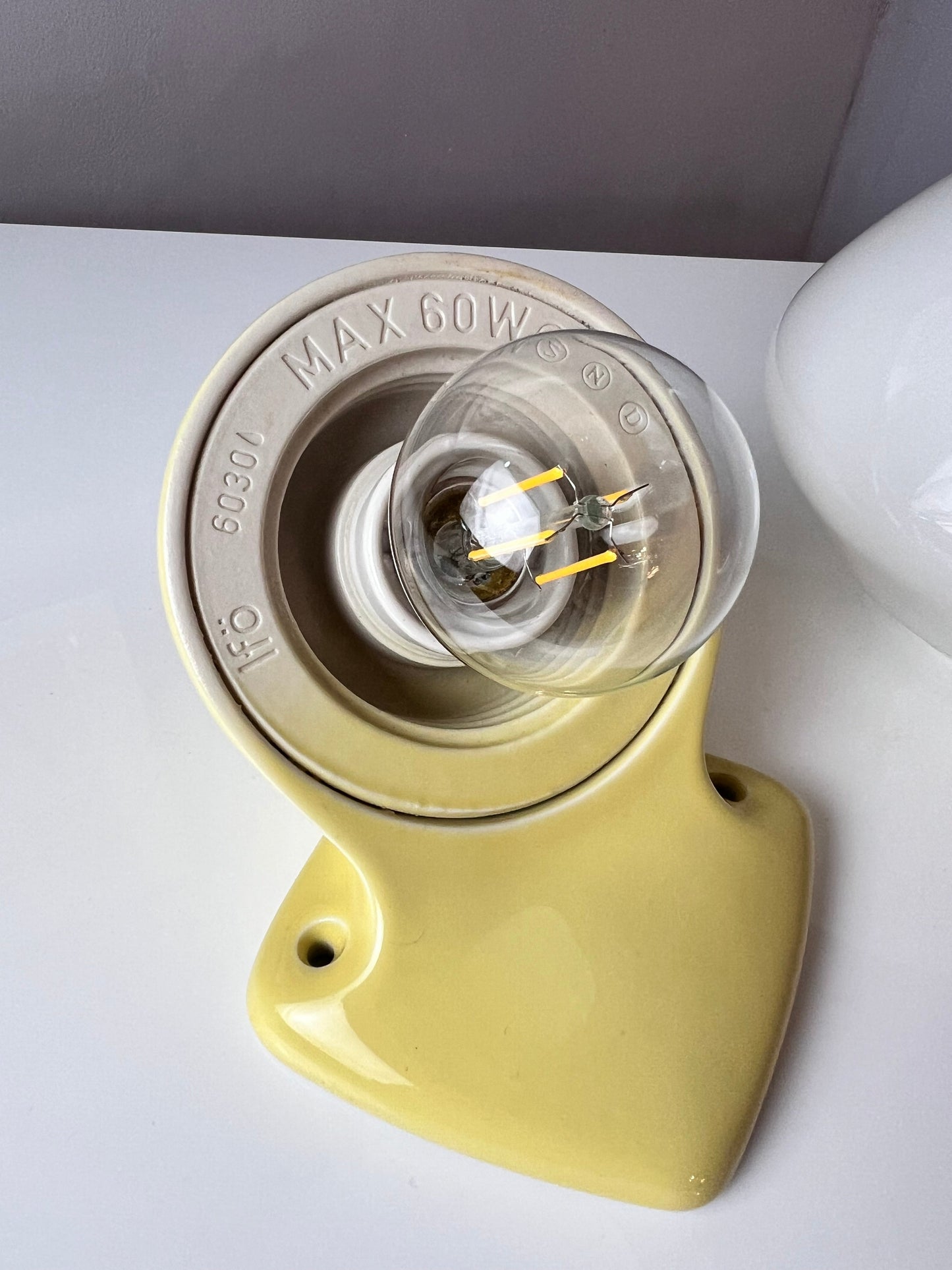 Vintage Wandlampe Modell 6030 gelb von Sigvard Bernadotte für Ifö