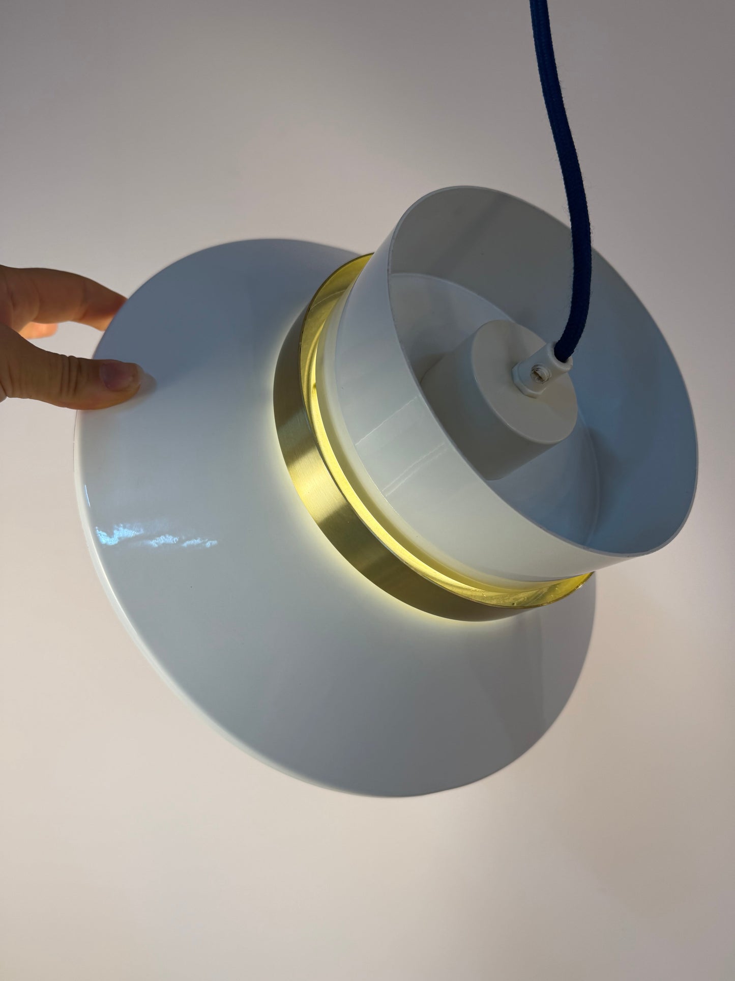 Vintage Lamellenlampe Hochglanz Weiß und Messing, Dänemark