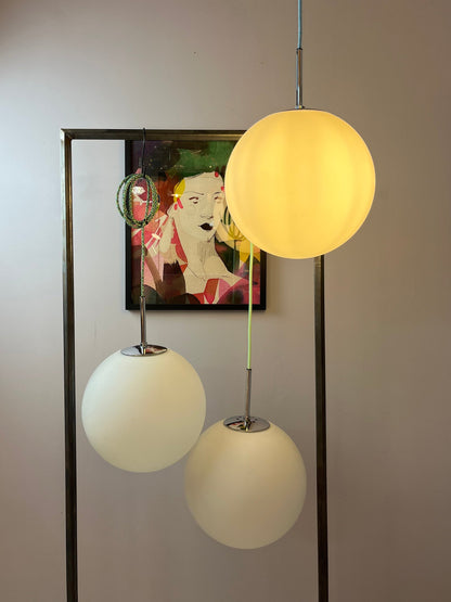 Vintage Kugellampe weiß Chrom von Glashütte Limburg