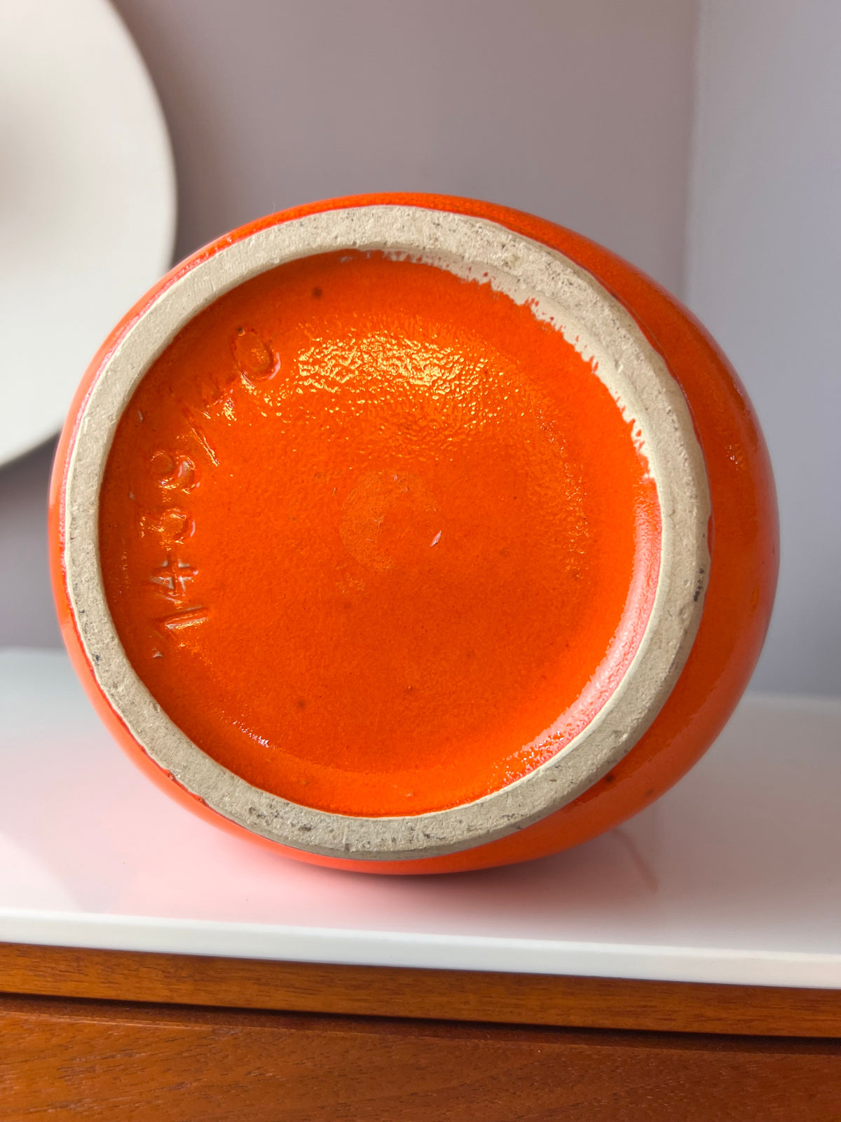 Vase vintage Fat Lava 1439/40 orange blanc par Uebelacker Keramik