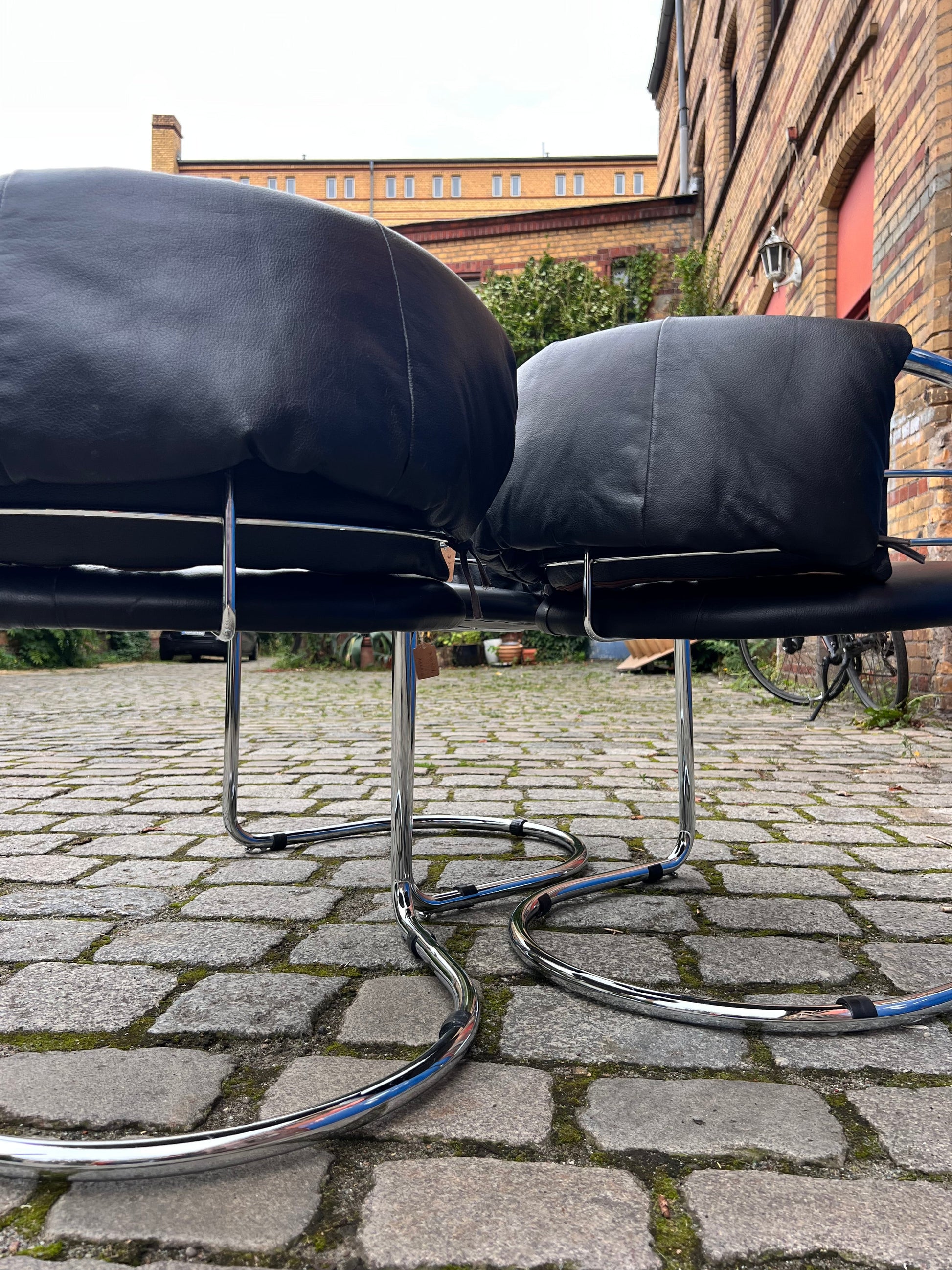 Freischwinger Echtleder Chrom aus Italien