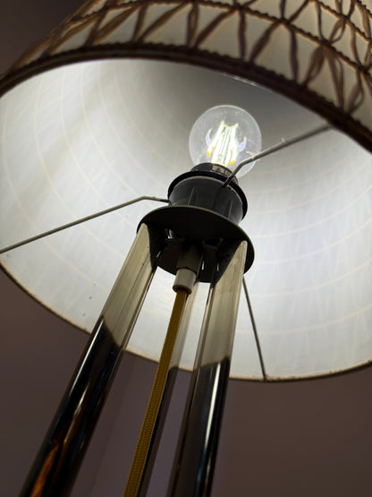 Stehlampe mit Bast-Strukturgeflecht und Chromgestell