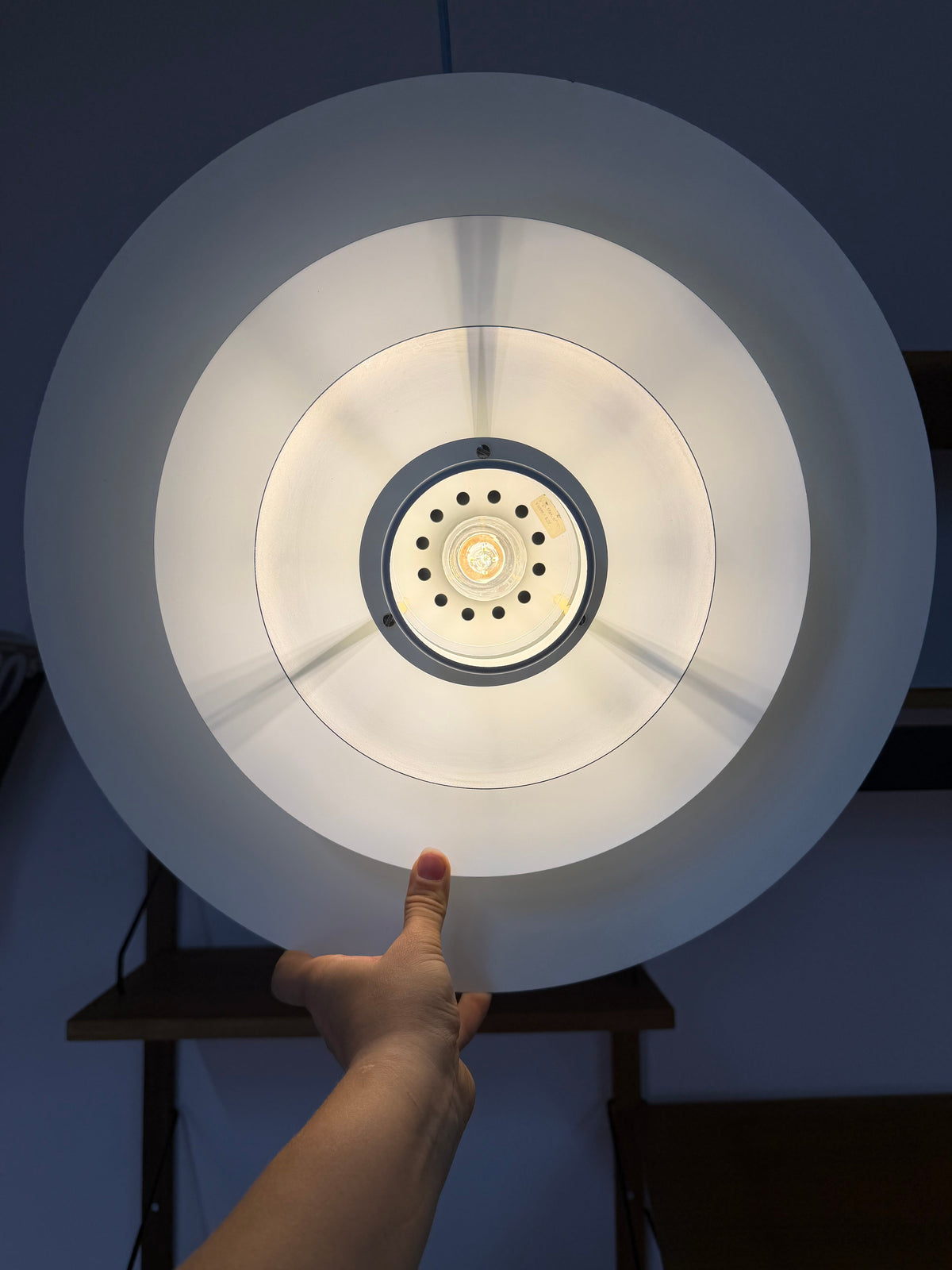 Vintage Lamellenpendelleuchte weiß von Formlight