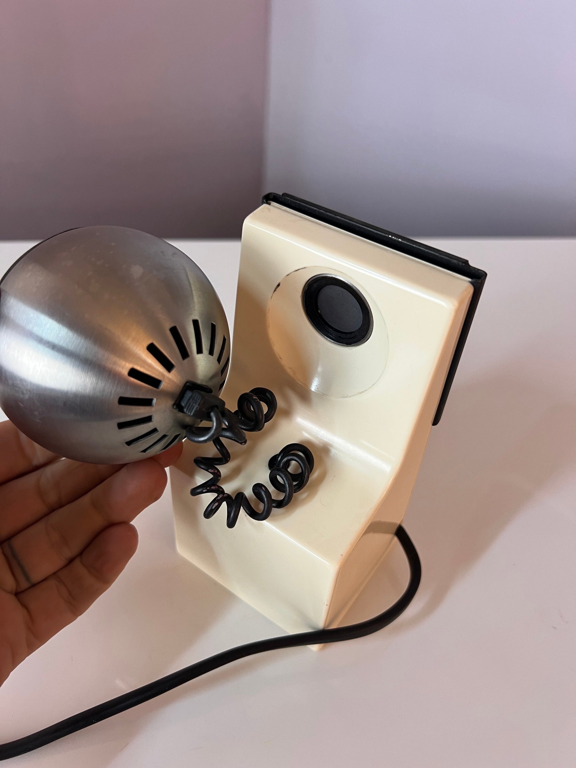 Tischlampe weiß silber mit Kugelkopf von Osram