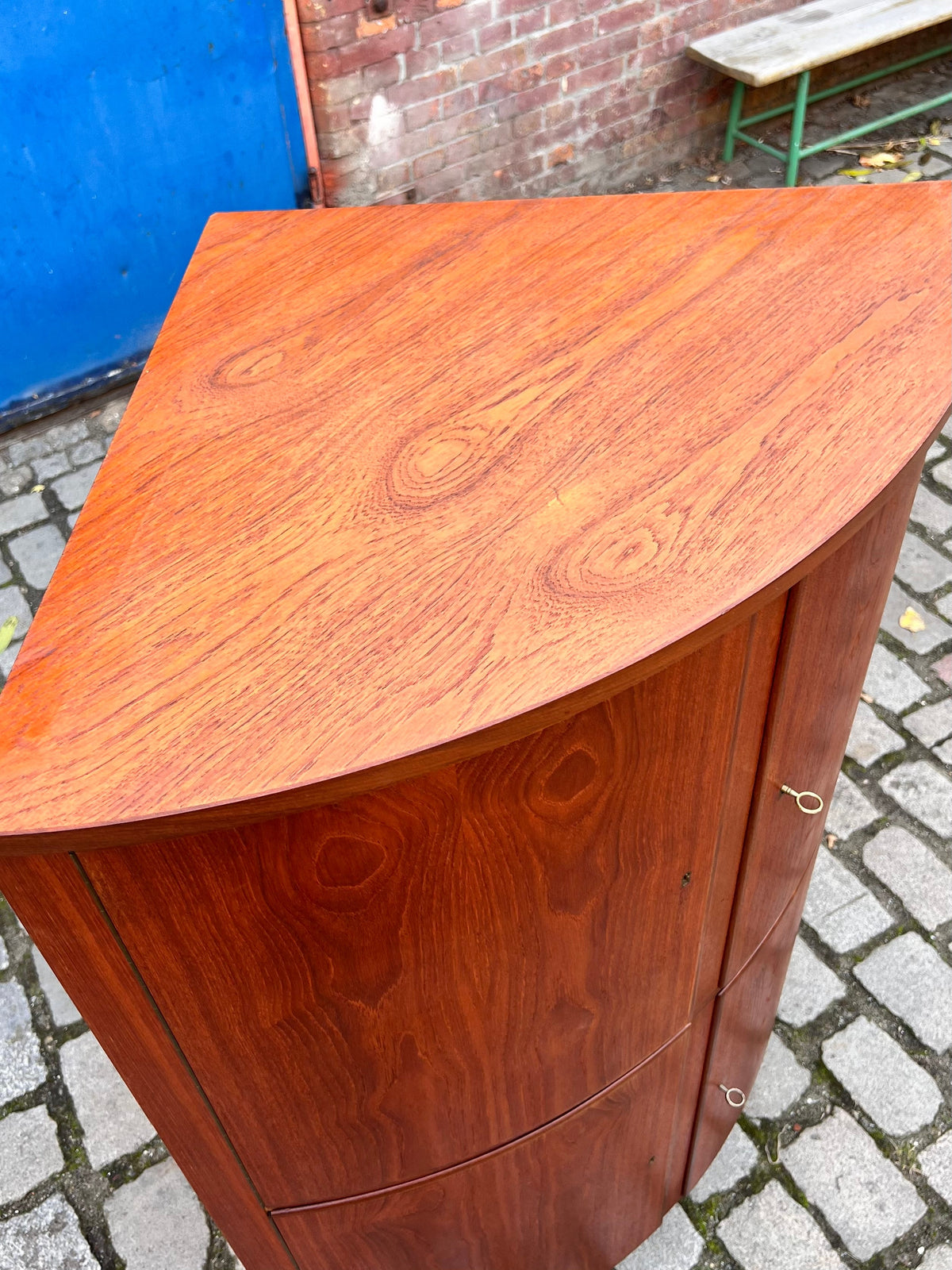 Vintage Eckschrank Teak mit Schloss aus Dänemark