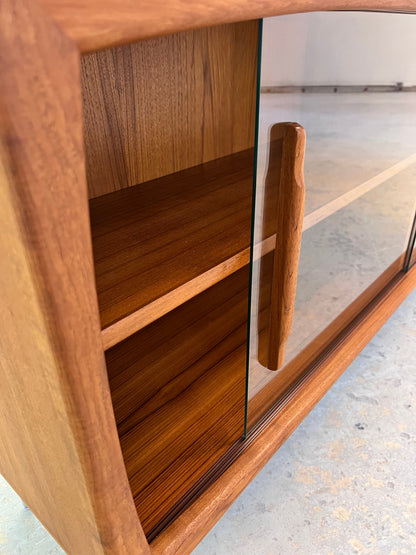 Vintage Sideboard Vitrine Teak mit Chromfüßen von Dyrlund