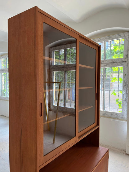 Vintage Vitrine Teak mit Schiebetüren von Hundevad