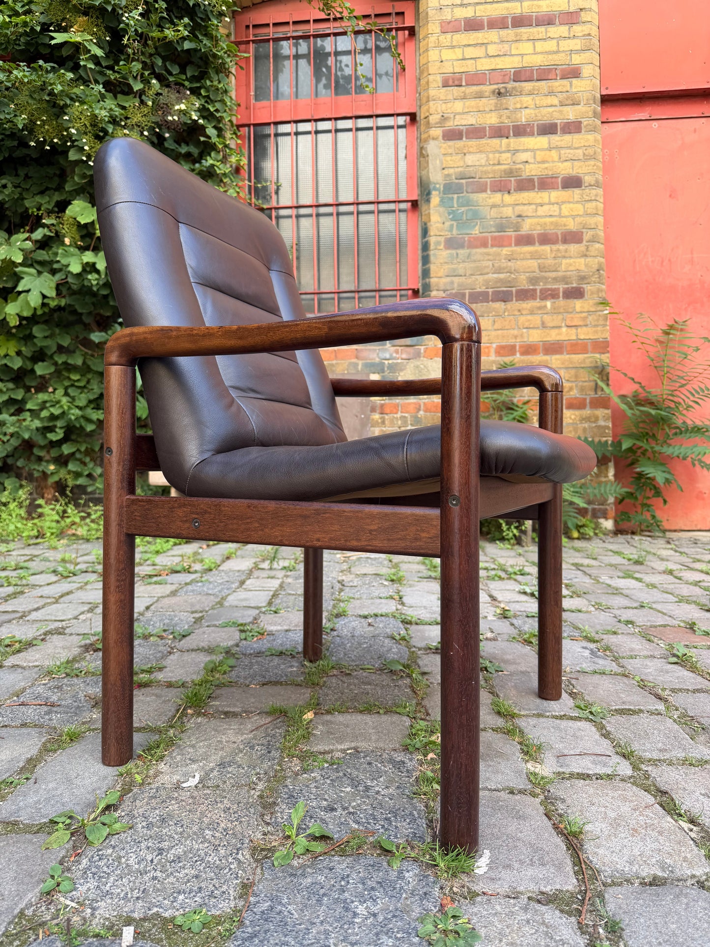 Vintage Sessel Echtleder dunkelbraun von Dyrlund