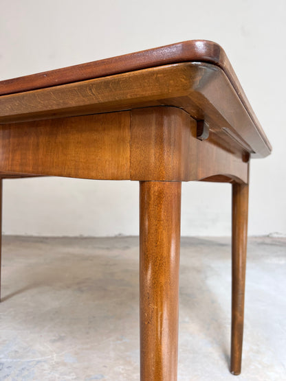Vintage ausziehbarer Esstisch mit Teak Tischplatte und Nussbaum Gestell