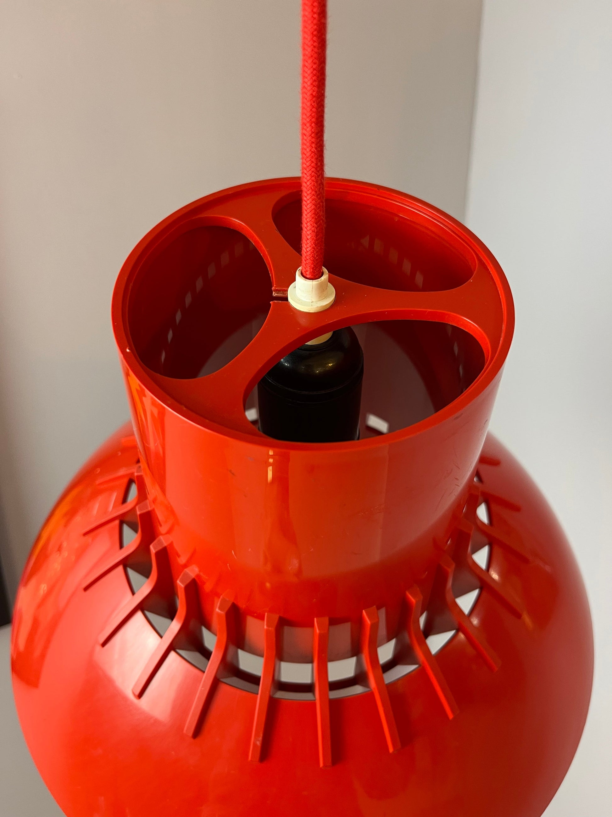 Vintage Hängelampe Solar von Svend Middelboe für Nordisk, rot, Kunststoff