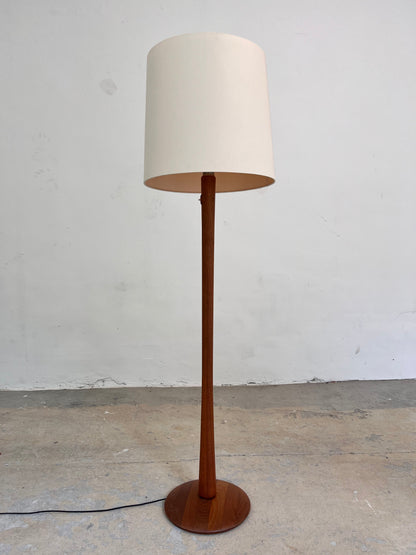 Vintage Stehlampe Teak mit Seidenschirm aus Dänemark