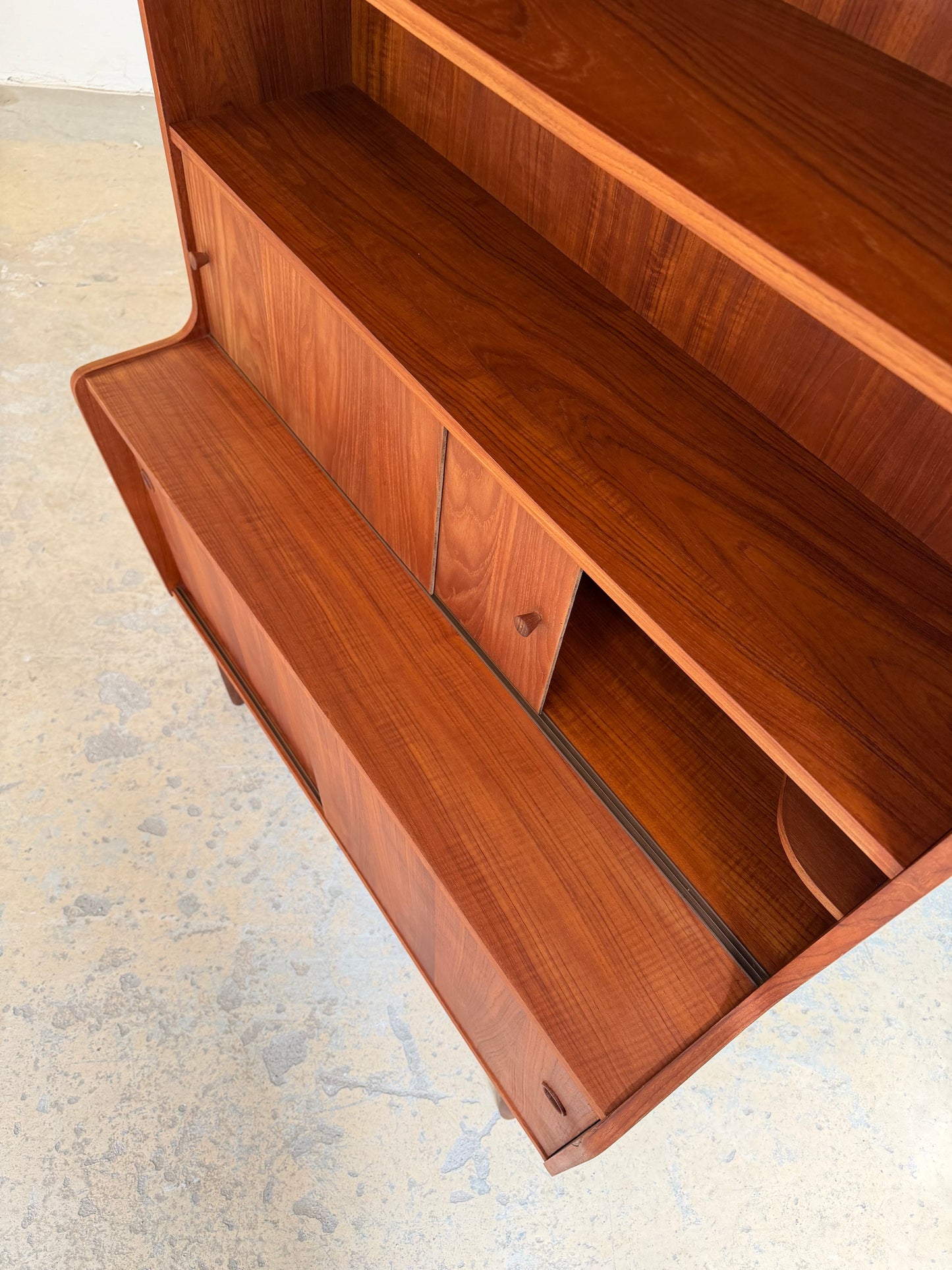 Vintage Bücherregal Teak mit Schiebetüren, Dänemark 50er Jahre