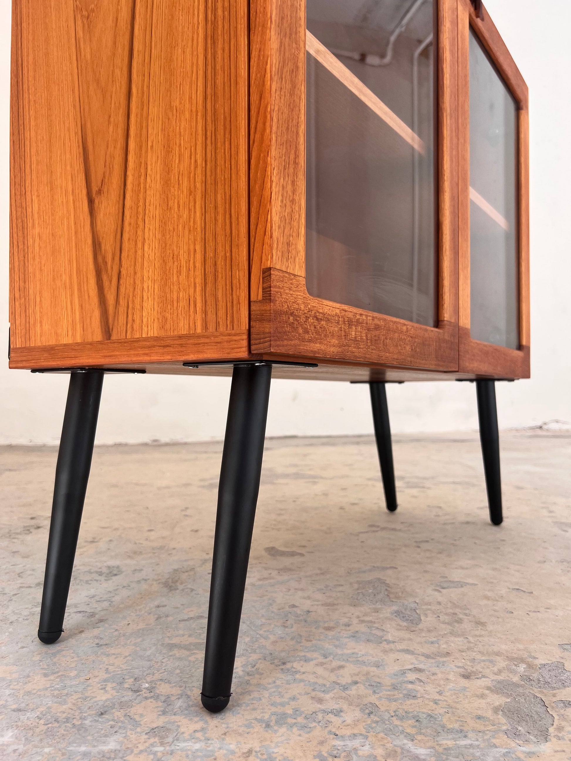 Vintage Vitrine von H. W. Klein für Bramin