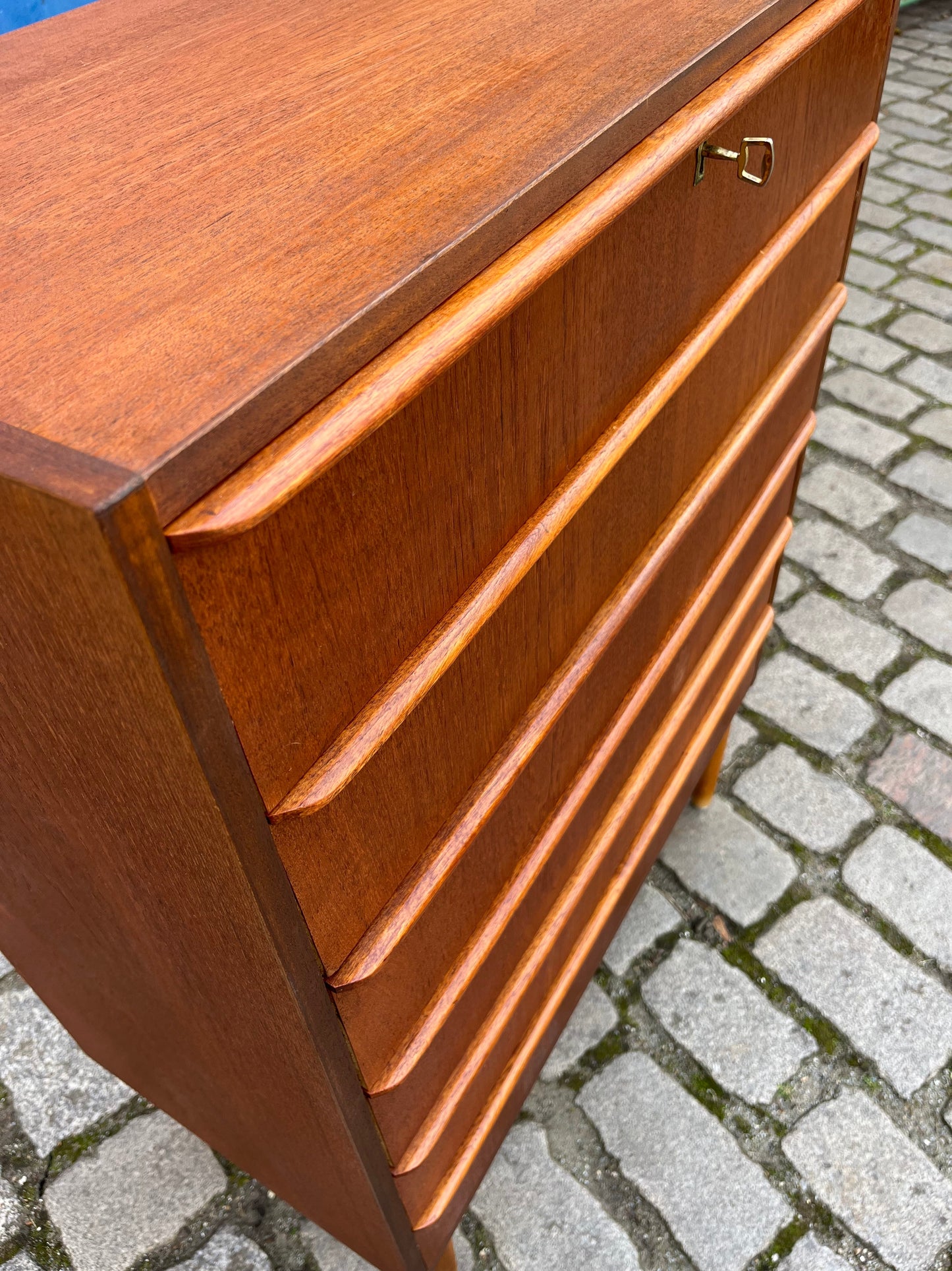 Vintage Kommode Teak mit Schloss aus Dänemark