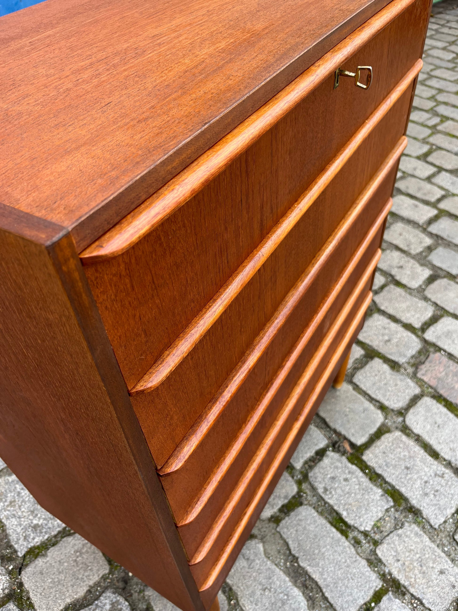 Vintage Kommode Teak mit Schloss aus Dänemark