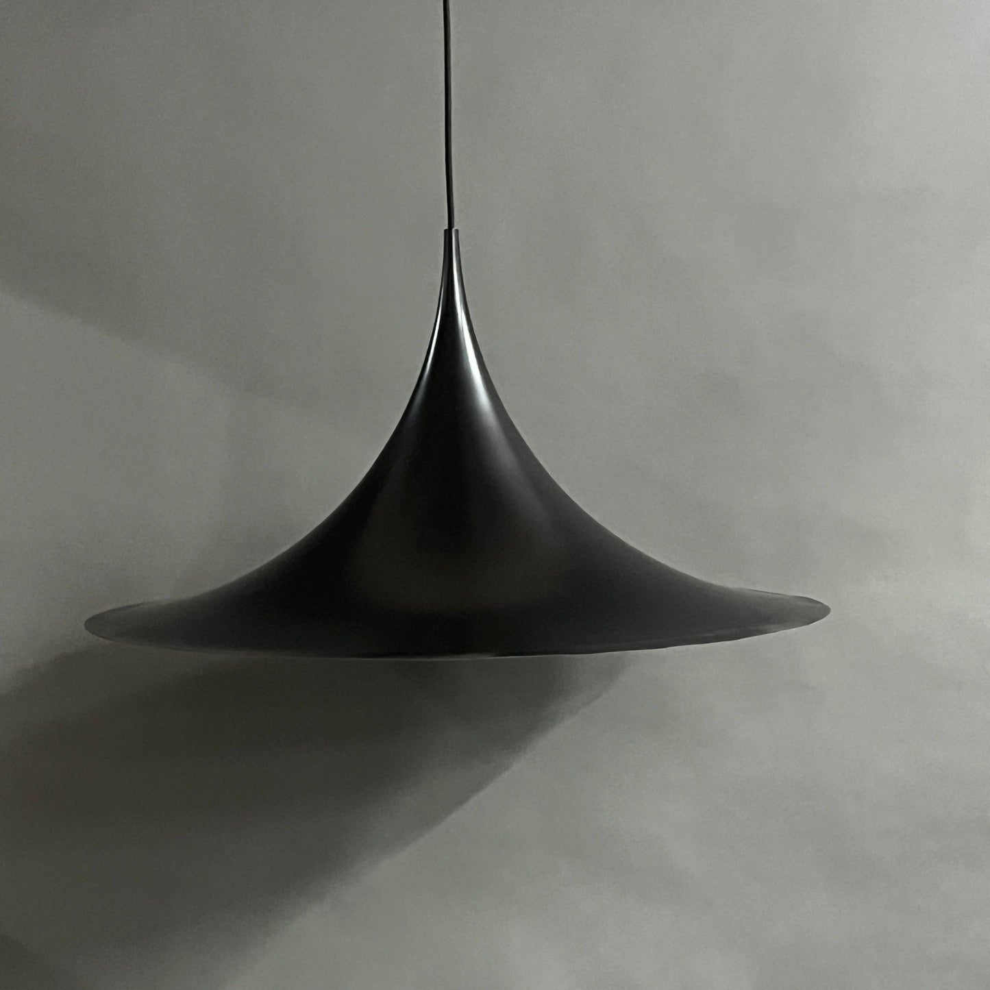 Semi suspension 60cm par GUBI