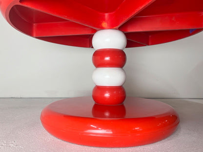 Table basse ronde en plastique rouge et blanc par Peter Ghyczy