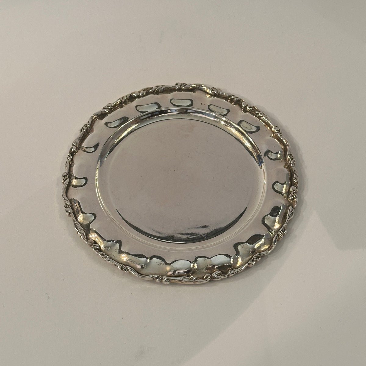 Vintage Silberteller von Cartier organische Randverzierung