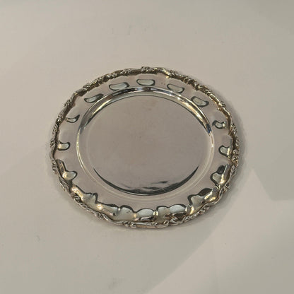 Assiette vintage en argent Cartier à décor organique sur les bords